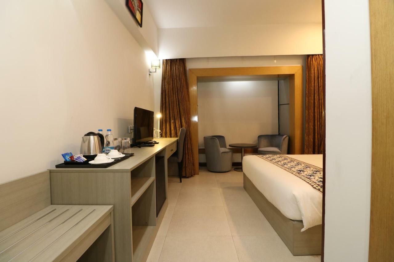 Aristocrat Hotel Kolkata Eksteriør bilde